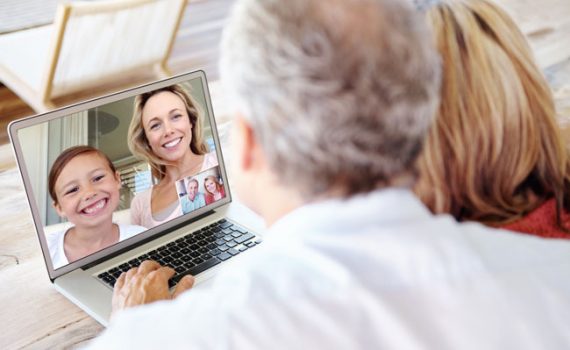 Adultos mayores cuentan con tecnologías que pueden mejorar sus vidas