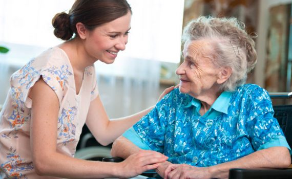 El estrés del cuidador podría afectar al paciente con demencia