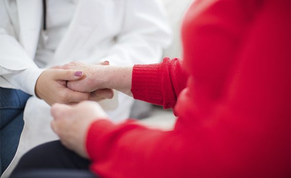 Los enfermos con demencia reciben poca atención especializada