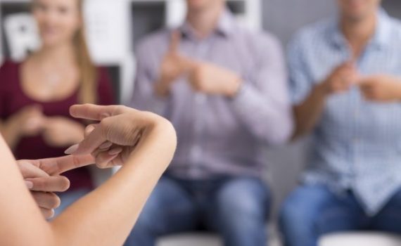 Aprender lenguaje de signos a través de una aplicación en Uruguay