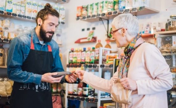 Suplementos de vitamina D aportan pocos beneficios a los adultos mayores