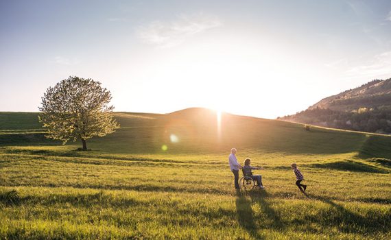 Una vida más saludable para las personas mayores adultas en entornos verdes