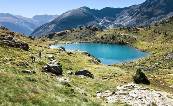 El estudio detecta una gran cantidad de microplásticos en las montañas
