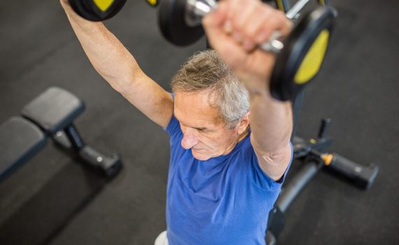 La frecuencia ideal para aquellos que no están acostumbrados al entrenamiento de fuerza