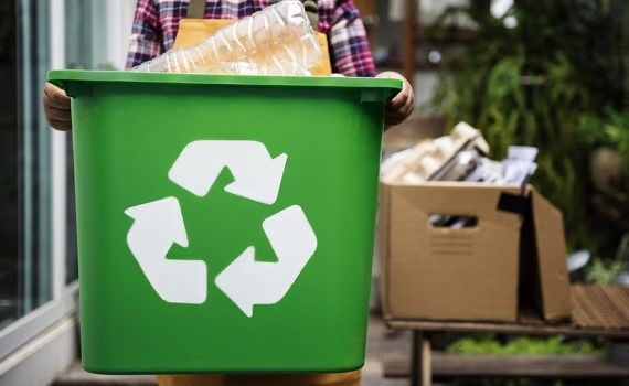 Los desechos plásticos se convierten en aulas