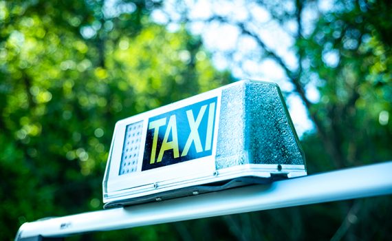 Iniciativas navideñas de taxistas en Madrid, España