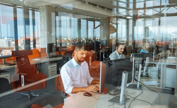 Requisitos digitales, factor laboral de relevancia