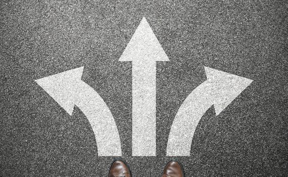 Los sesgos cognitivos que influyen en las decisiones humanas