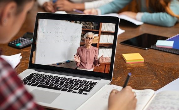 Debate: ¿Las escuelas manejan la crisis correctamente durante la pandemia?