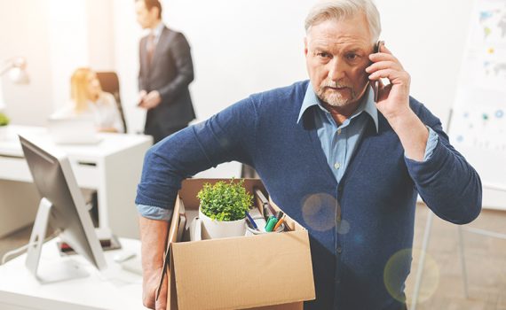 La pérdida de empleo también afecta a adultos mayores