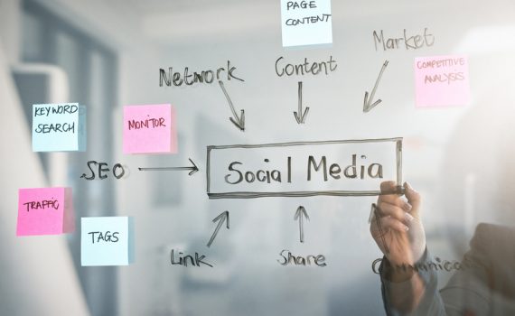 Redes sociales, herramienta indispensable en la atención al cliente