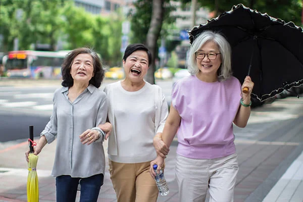 Diseño urbano y movilidad en adultos mayores: lecciones de EE. UU y Japón