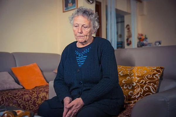 Soledad, aislamiento social y síntomas depresivos: el impacto del dolor crónico en los adultos mayores