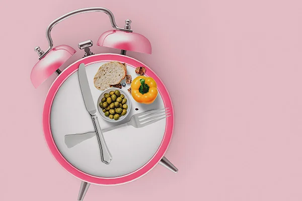 Estrategias de ayuno intermitente y su impacto en el peso corporal y la salud cardiometabólica